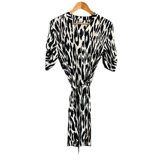 3 for $30! Cha Cha Vente patterned mini dress - Picture 1 of 7